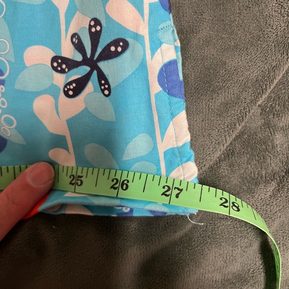 NWOT Disney scrub top Finding Dori - Picture 4 of 4